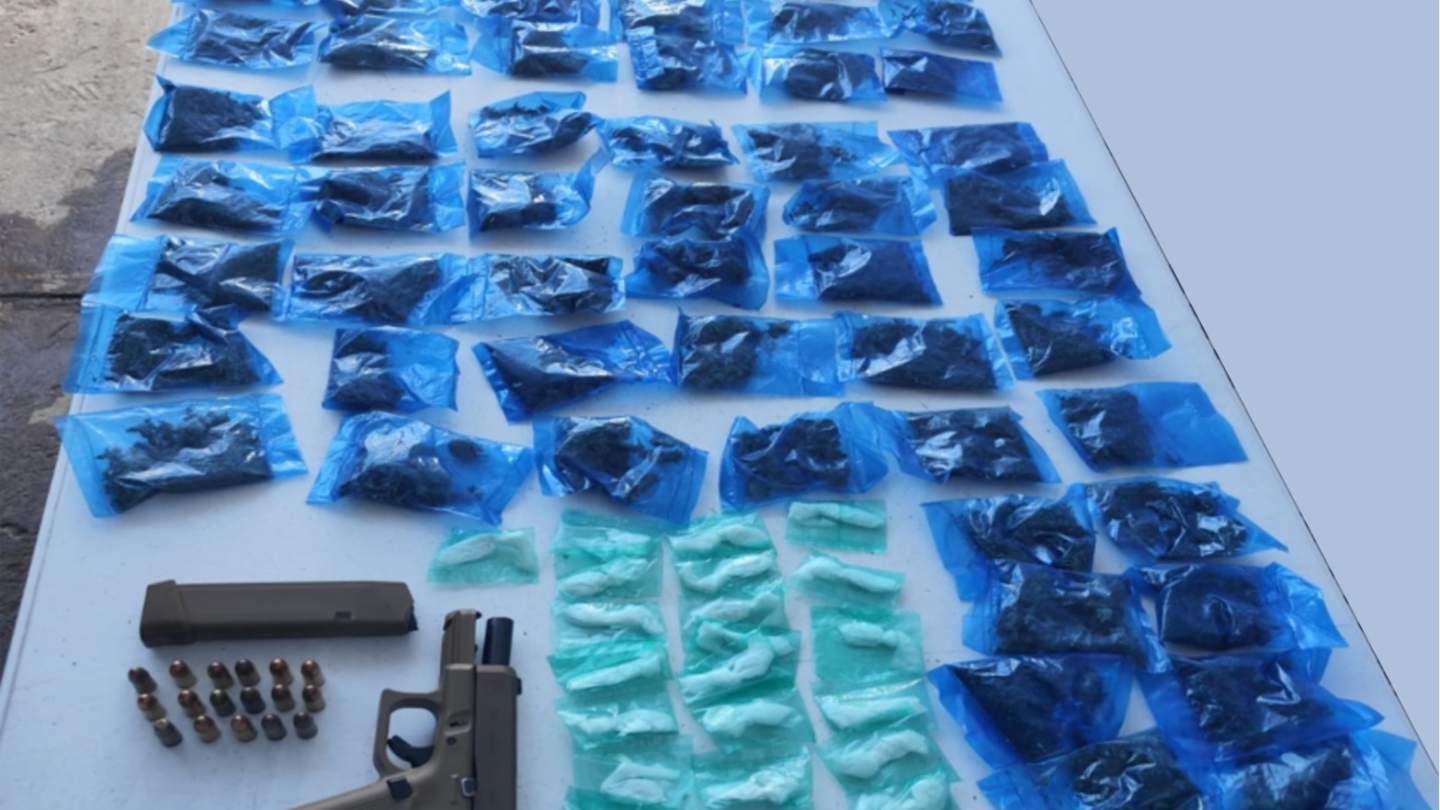 Detienen Gobierno de Sonora y SEMAR a dos personas con arma de fuego, cartuchos y narcótico en Caborca